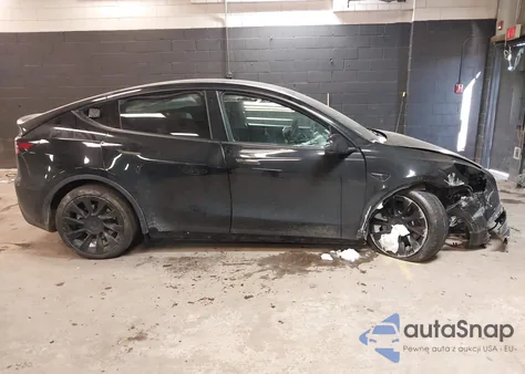 2022 Tesla Model Y Long Range Dual Motor All-Wheel Drive z USA, uszkodzony, nr VIN 7SAYGDEE4NF320766